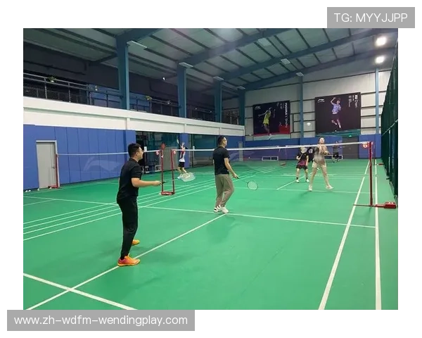 羽毛球球馆教练